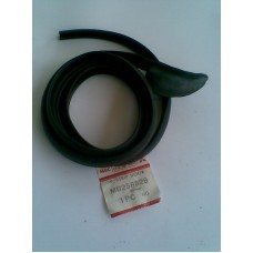 MB258828 MITSUBISHI  LANCER KAPI YAĞMUR OLUĞU